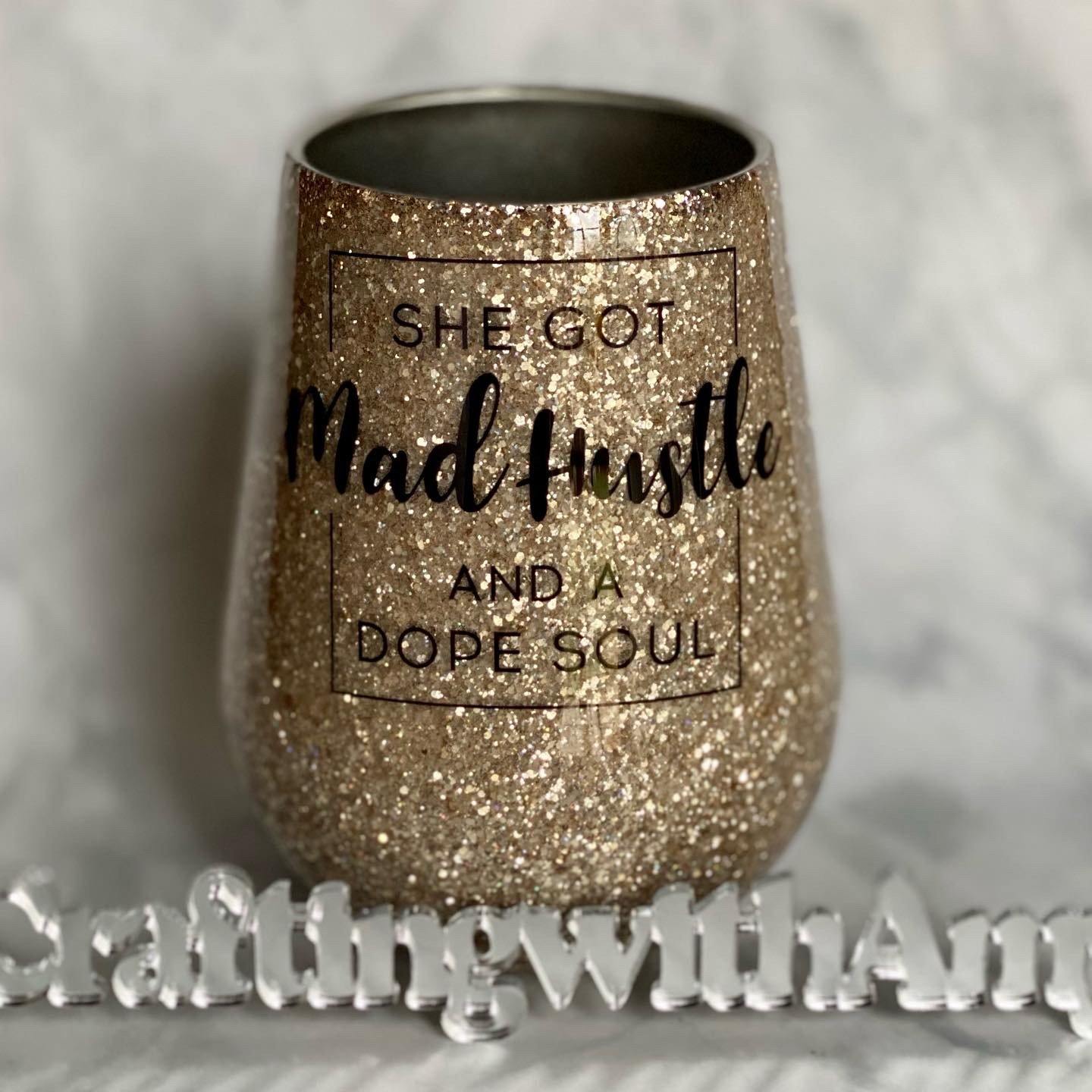 Mad Hustle and a Dope Soul - wine - wine tumbler- epoxy - glitter - wine epoxy tumbler - She Got mad hustle and a Dope Soul freeshipping - CraftingwithAmy